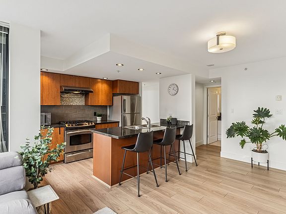 4th image of 9180 Hemlock Dr #8XX
