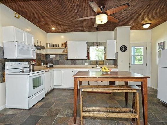 3rd image of 1214 W Lake Dr