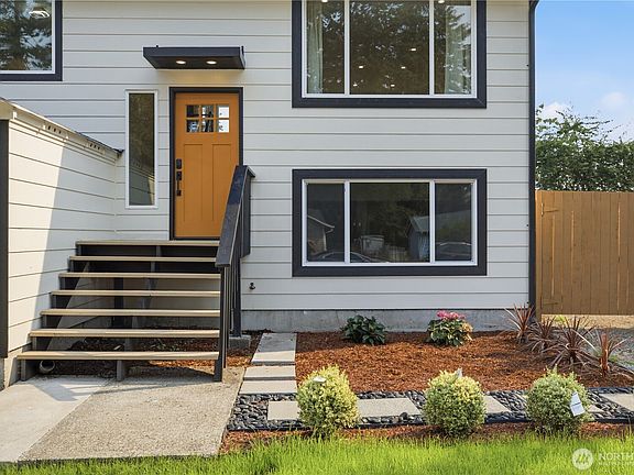 3rd image of 8829 Skokomish Way NE