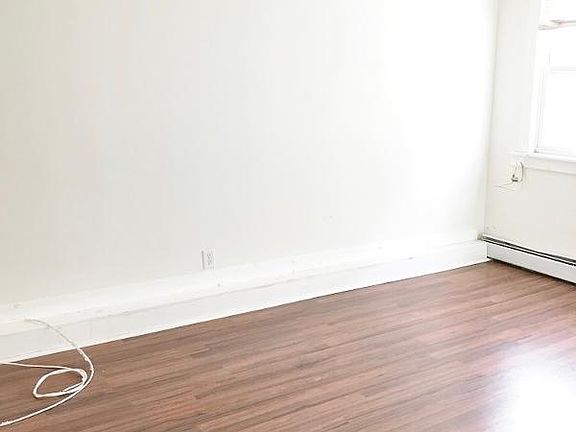 5th image of 93 Jewett Ave #2
