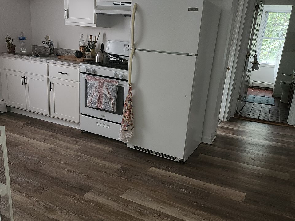 Eat in kitchen