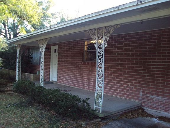 3rd image of 1001 Deason Dr