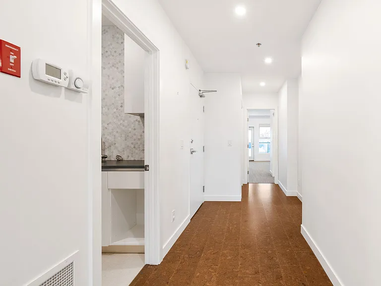 260 Wellington Cres #11 — Photo 26