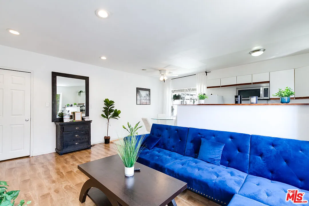 1 bed, 1.0 bath, $3,200 — Photo 3