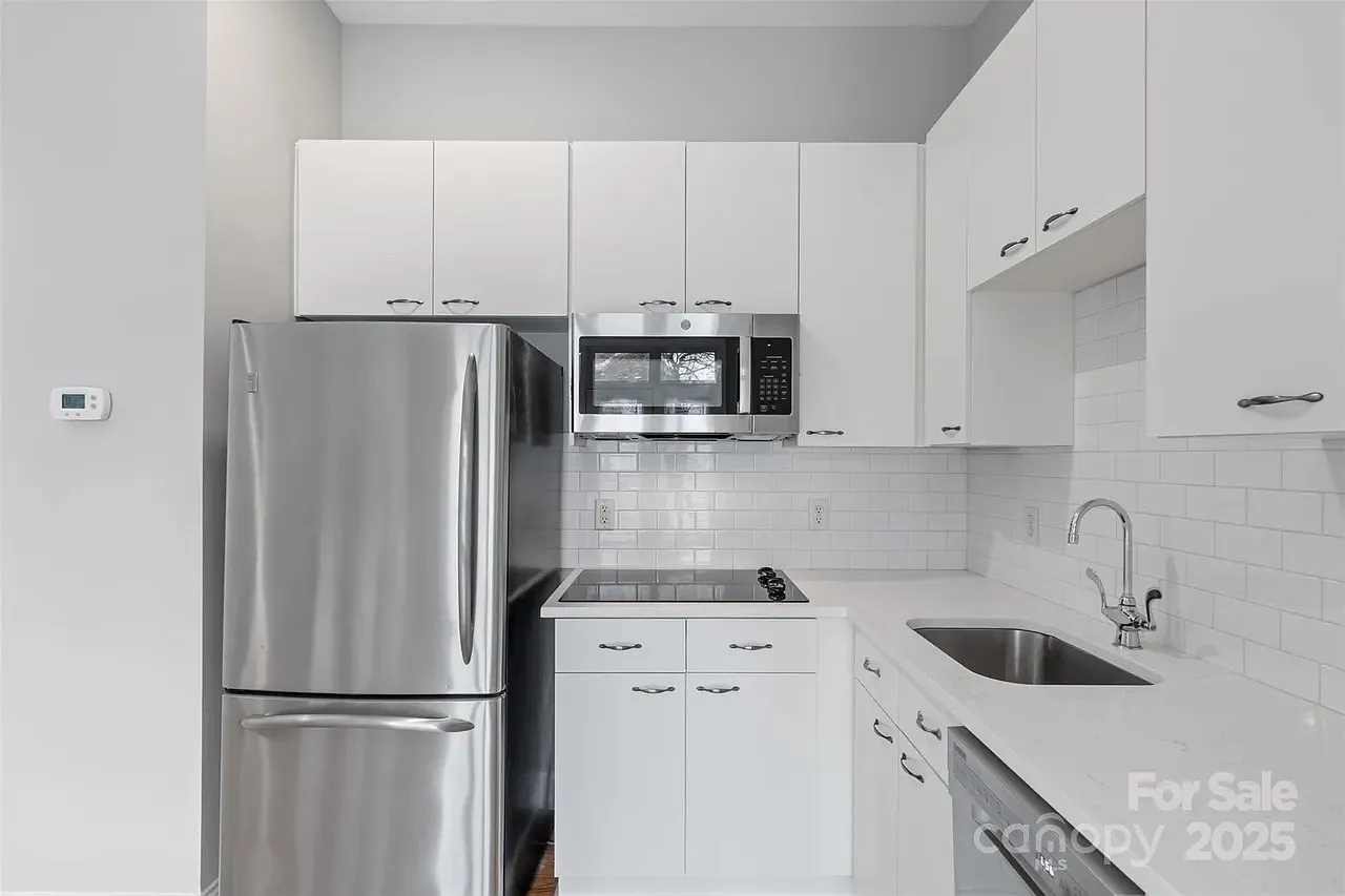 2 bed, 1017 sqft, $2,100 — Photo 4