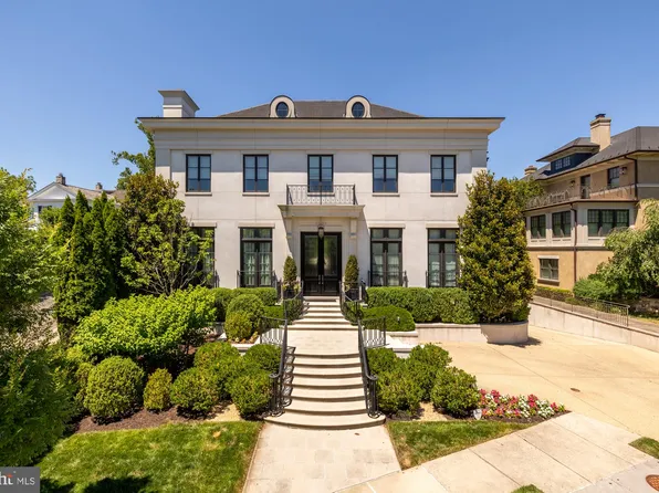 2109 Dunmore Ln NW, Washington, DC 20007