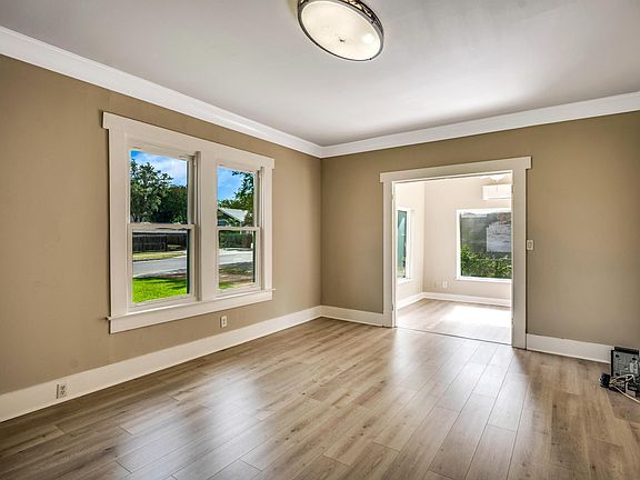 4th image of 132 Perry Ct