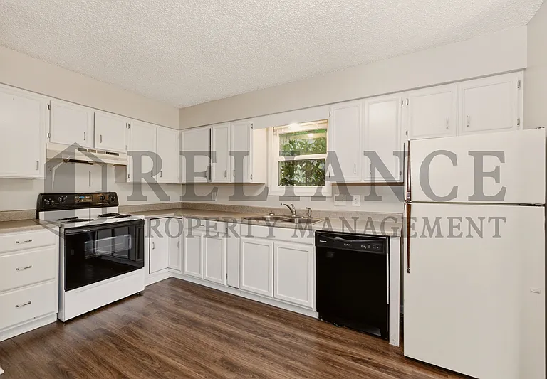 903 E Osie St — Photo 16