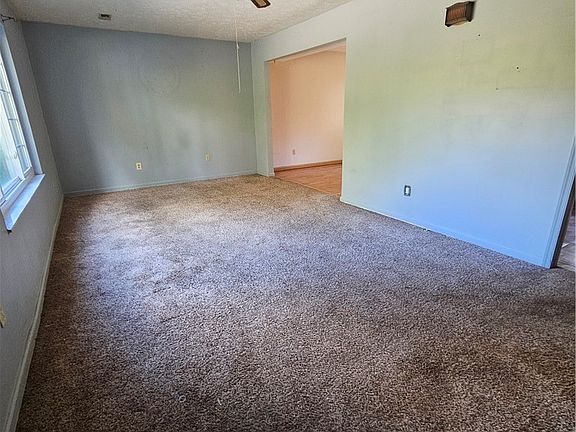 2nd image of 25 Apple Blossum Ln
