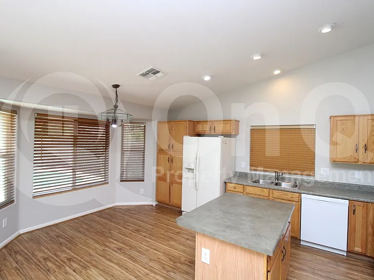 16149 N 163rd Dr — Photo 3