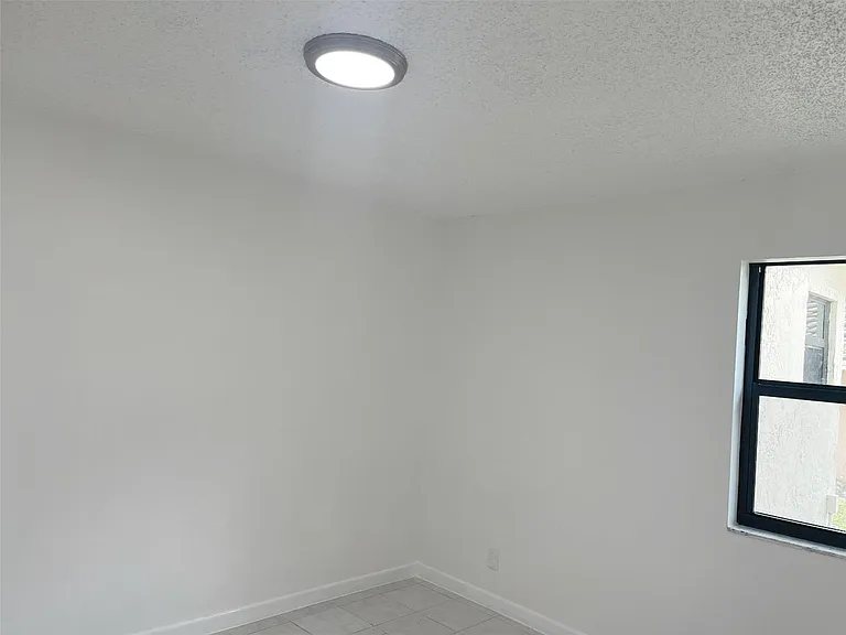 4104 NW 114th Ave — Photo 14