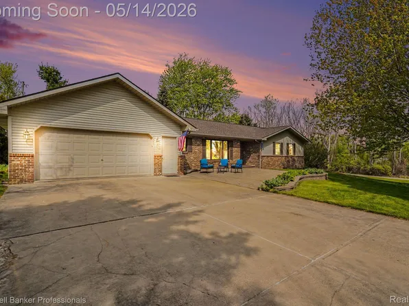 593 Deanna Dr, Lapeer, MI 48446