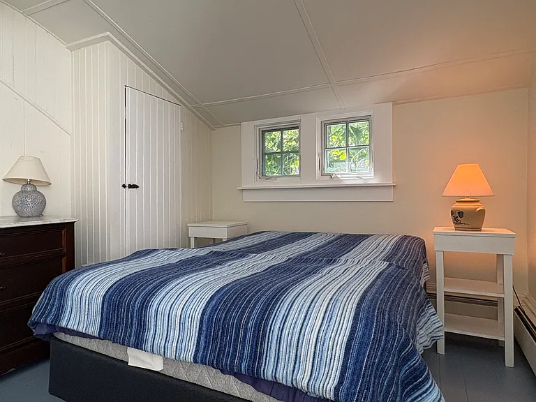 528 Third Beach Rd — Photo 18