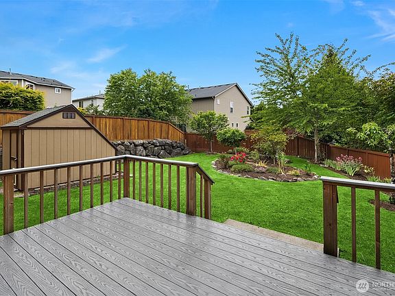 5th image of 650 NW Nesvik Way