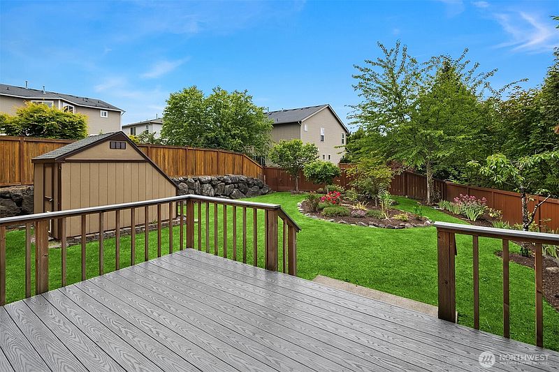 5th image of 650 NW Nesvik Way