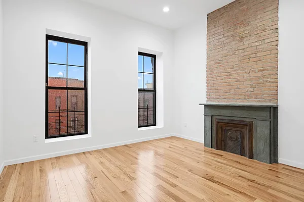 Rented by Safdie Realty Group | media 22