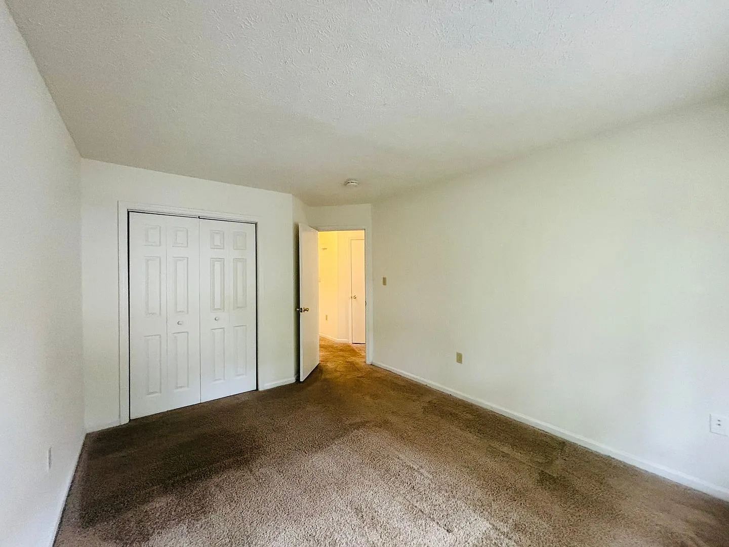 4 Bedroom 2 Bath Townhouse — Photo 4
