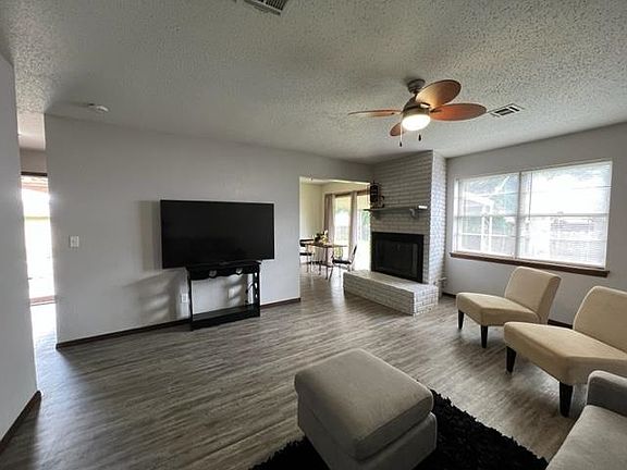 4th image of 913 Hillcrest Dr