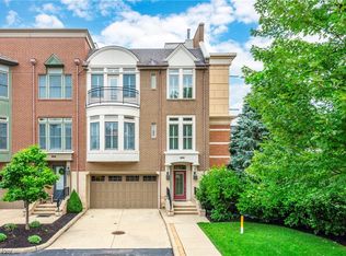 302 Halstead Ln #42, Westlake, OH 44145