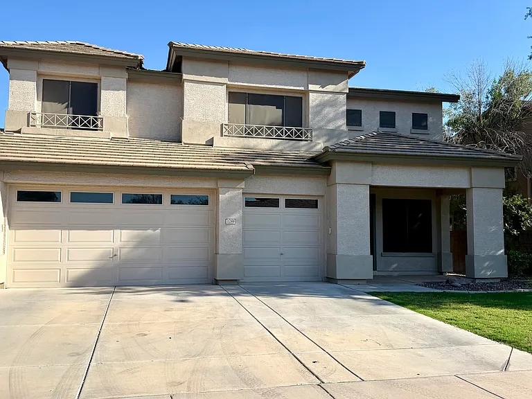 1289 E Iris Dr — Photo 2
