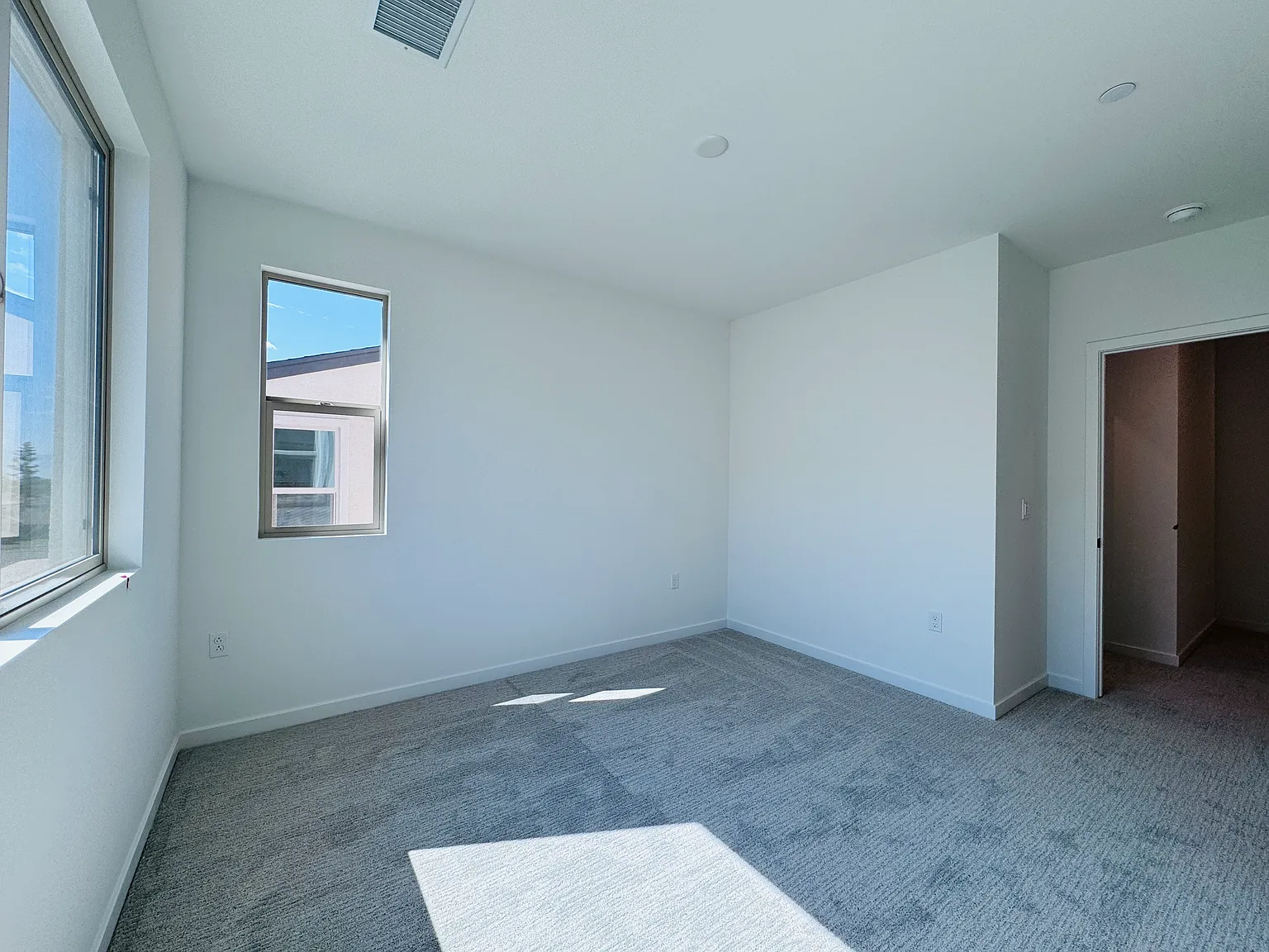 4 bed, 1729 sqft, $3,450 — Photo 4