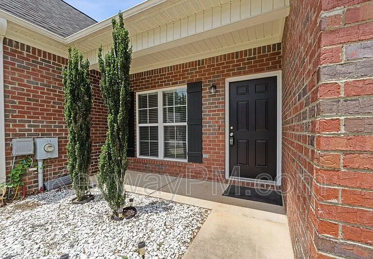 366 Bowen Fls — Photo 2