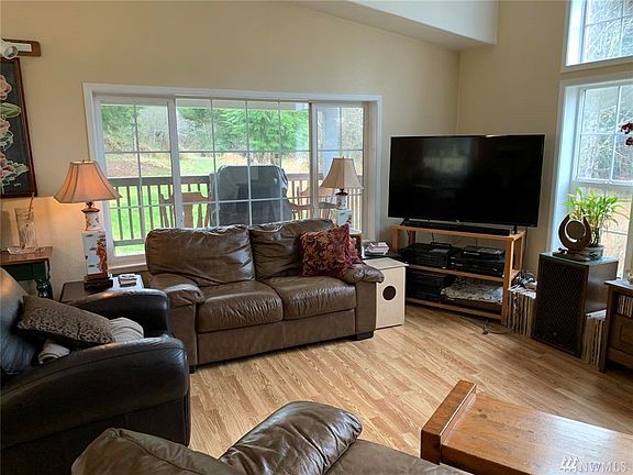 2nd image of 158 Shallow Creek Dr