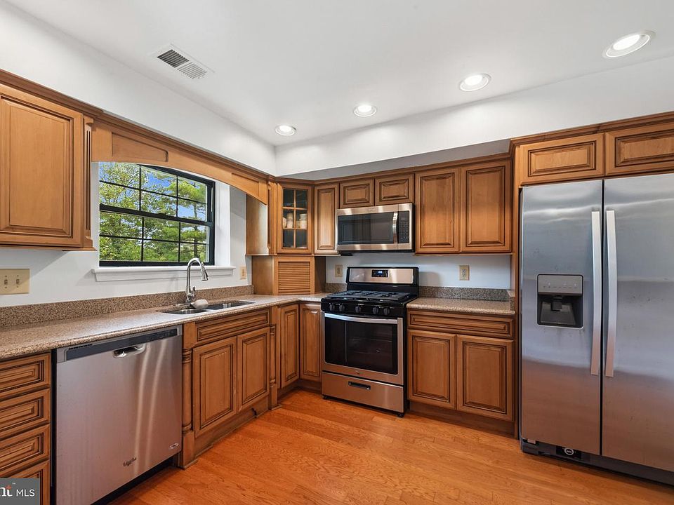 1st image of 22 Alanbrooke Ct #22E