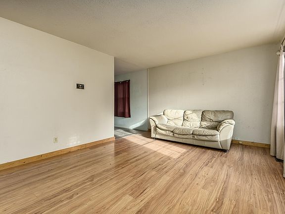 2nd image of 803 Washington Ave N