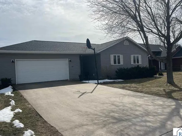 123 4th St, Nicollet, MN 56074