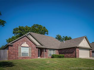 25204 Shade Tree Pl, Claremore, OK 74019