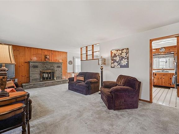 4th image of 16 Crescent Dr