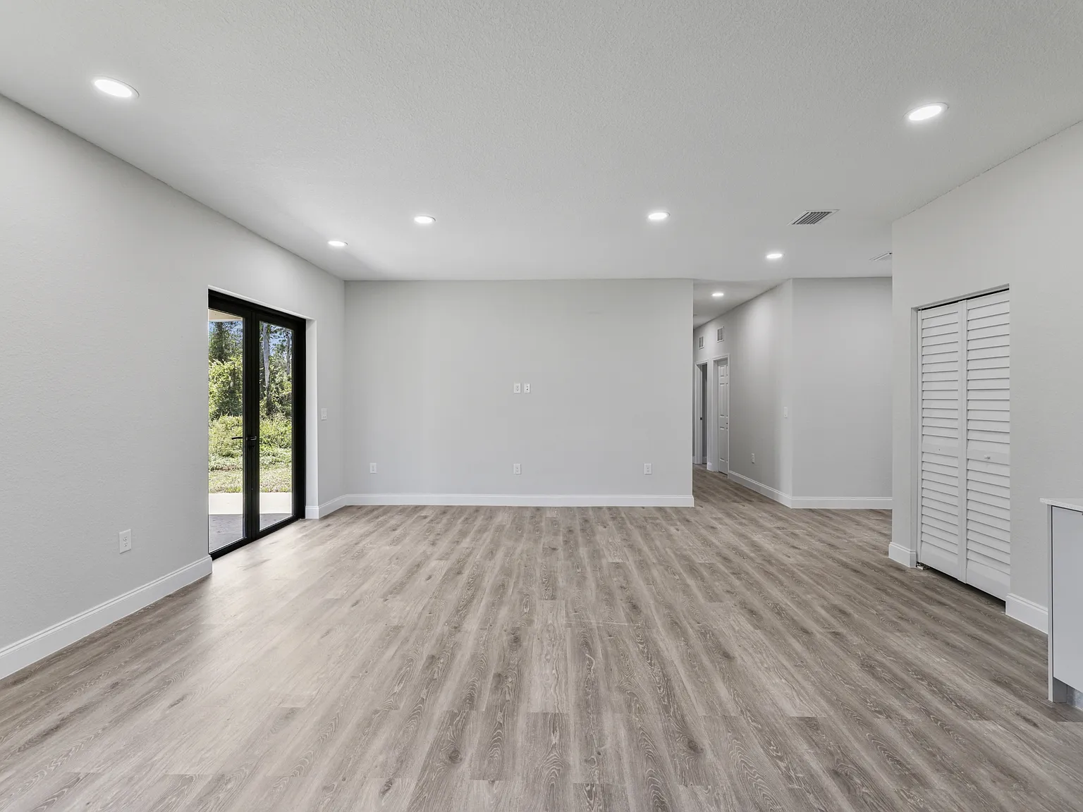1134 Sunrise Boulevard - 1 — Photo 3