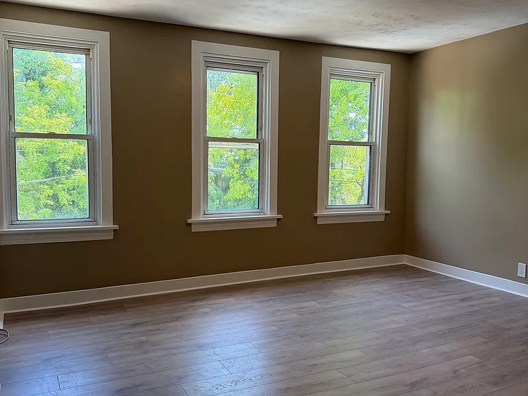 5433 McCandless Ave — Photo 6
