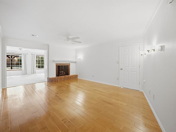 5th image of 1810 Cardinal Ln
