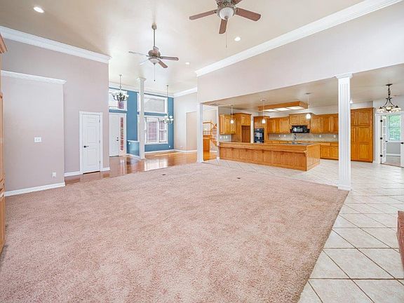 3rd image of 4003 Savannah Ln