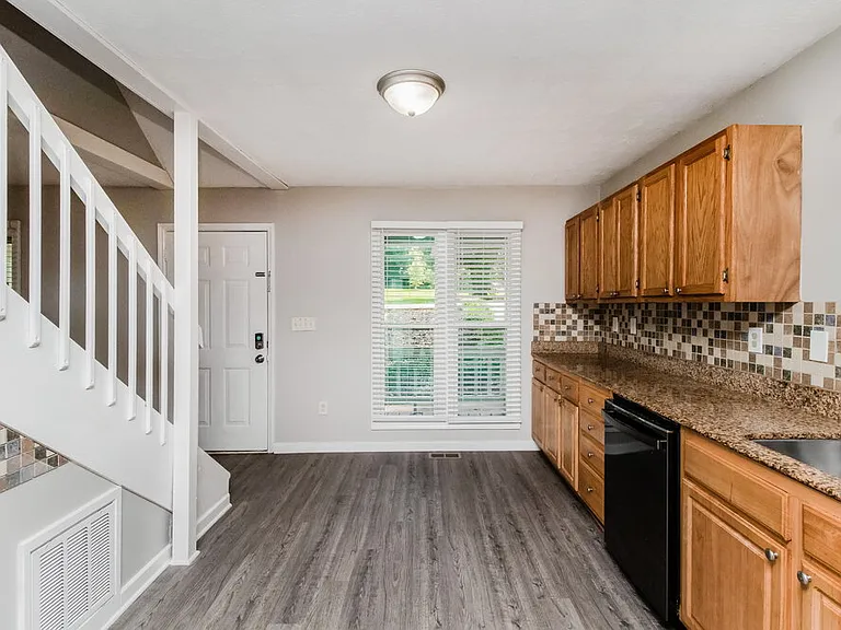 3801 Davis Ln — Photo 8