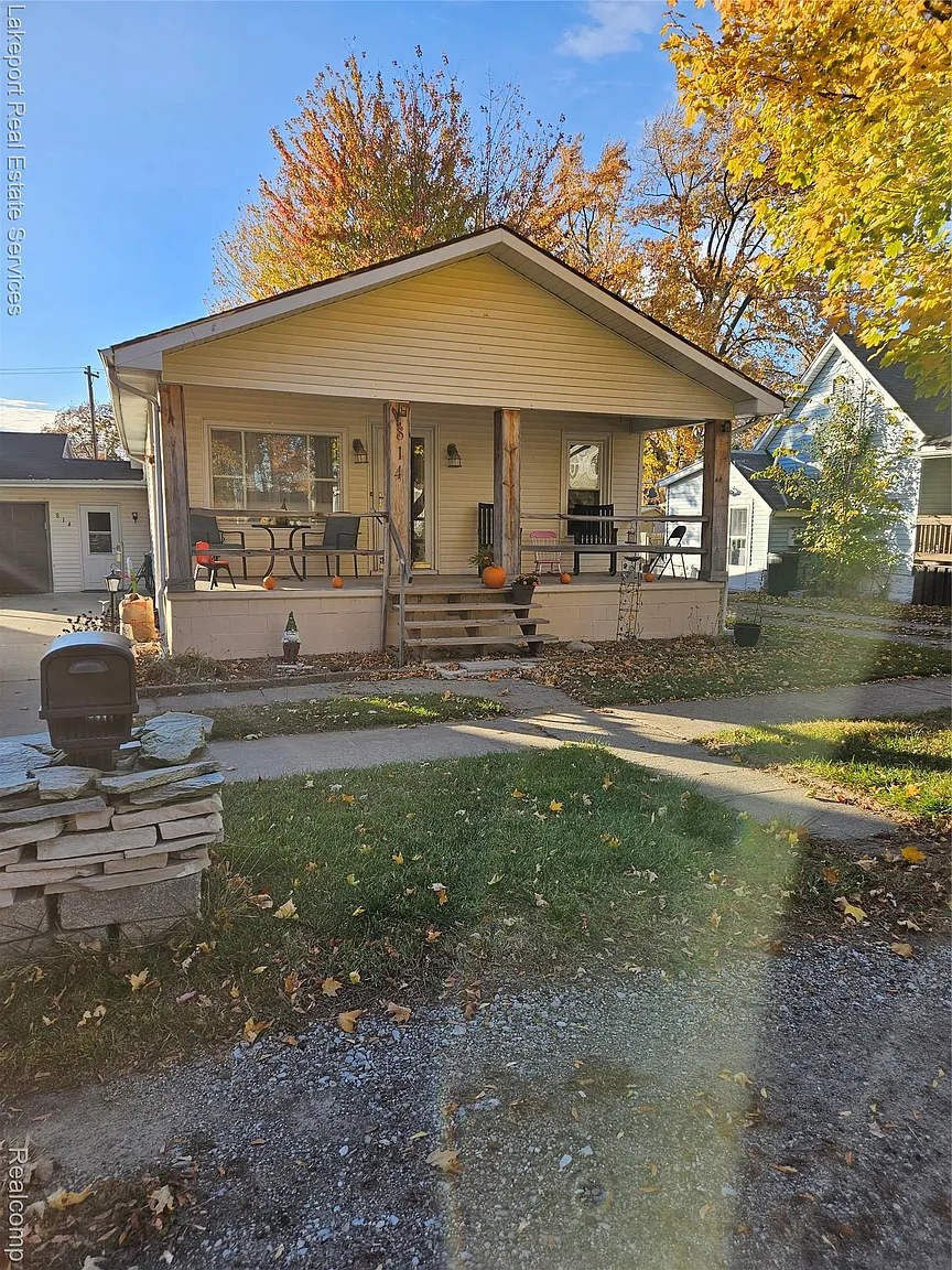 814 Saint James St photo 1