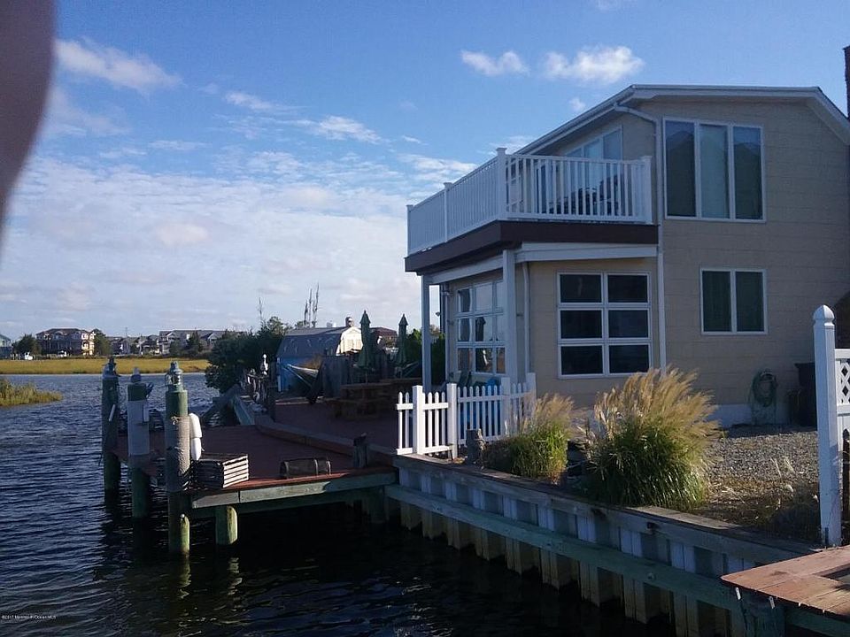 1st image of 418 Cove Ct