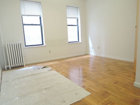 5th image of 29-06 Crescent St #C2
