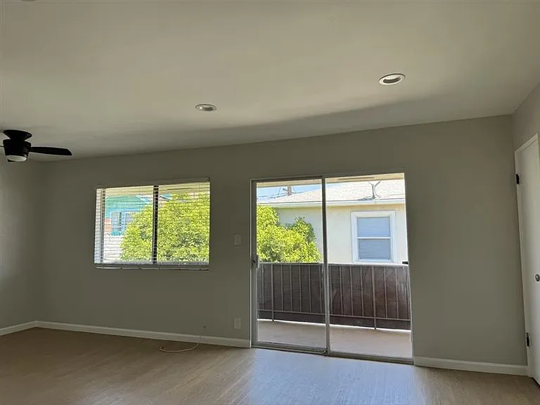 1107 E 3rd St #8 — Photo 12