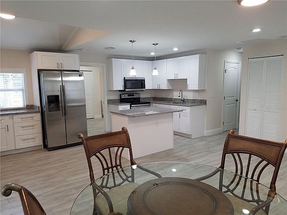 4th image of 823 E McEwen Ave