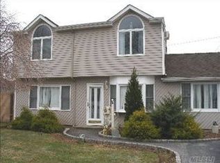 22 Moss Ln, Levittown, NY 11756