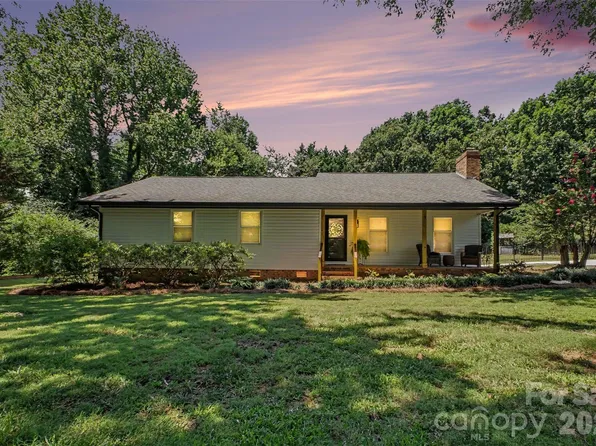 8319 Vagabond Rd, Charlotte, NC 28227