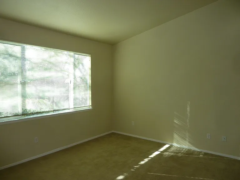 140 Oxburough Dr — Photo 6