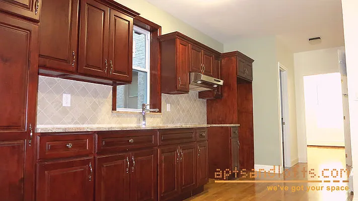 Rented by aptsandlofts.com | media 9