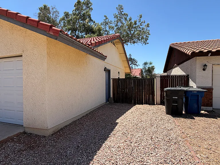 431 E Juanita Ave — Photo 14