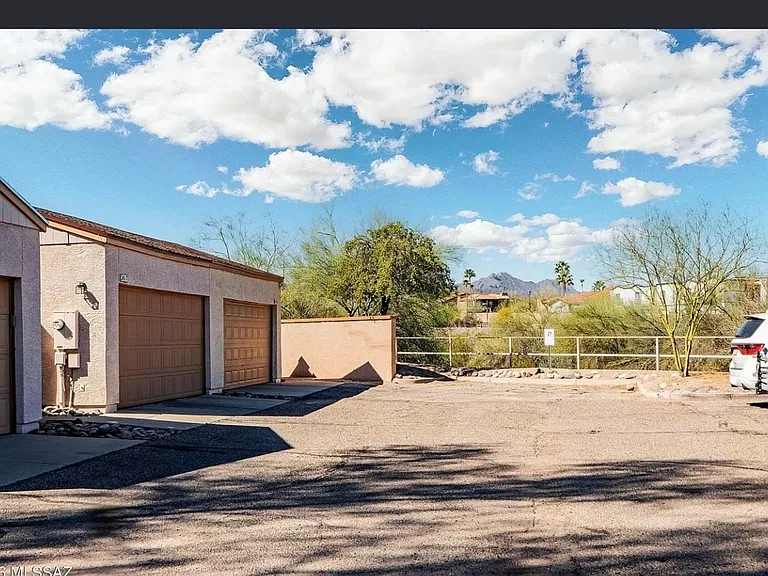 2417 N Palo Hacha Dr — Photo 5