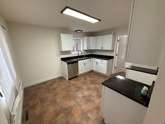 3rd image of 14726 Dorchester Ave