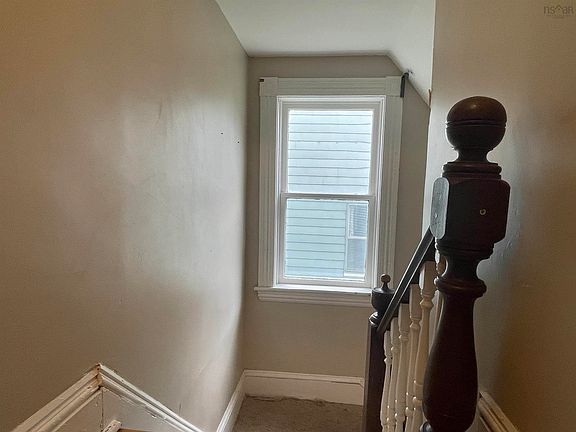 3rd image of 42 Bell St